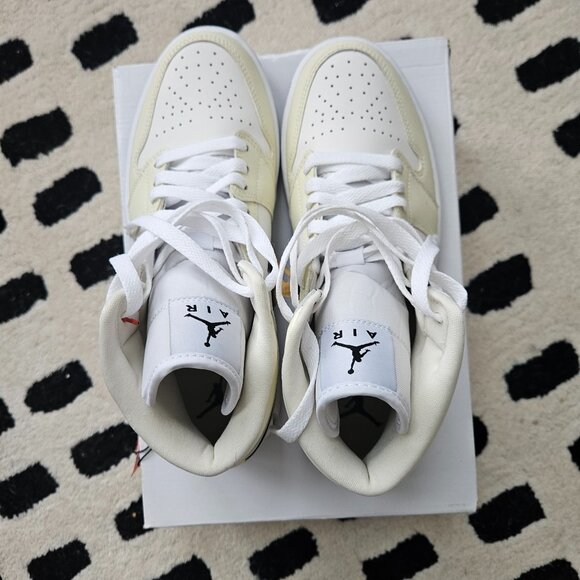 Women's Air Jordan 1 Mid - Picture 4 of 7